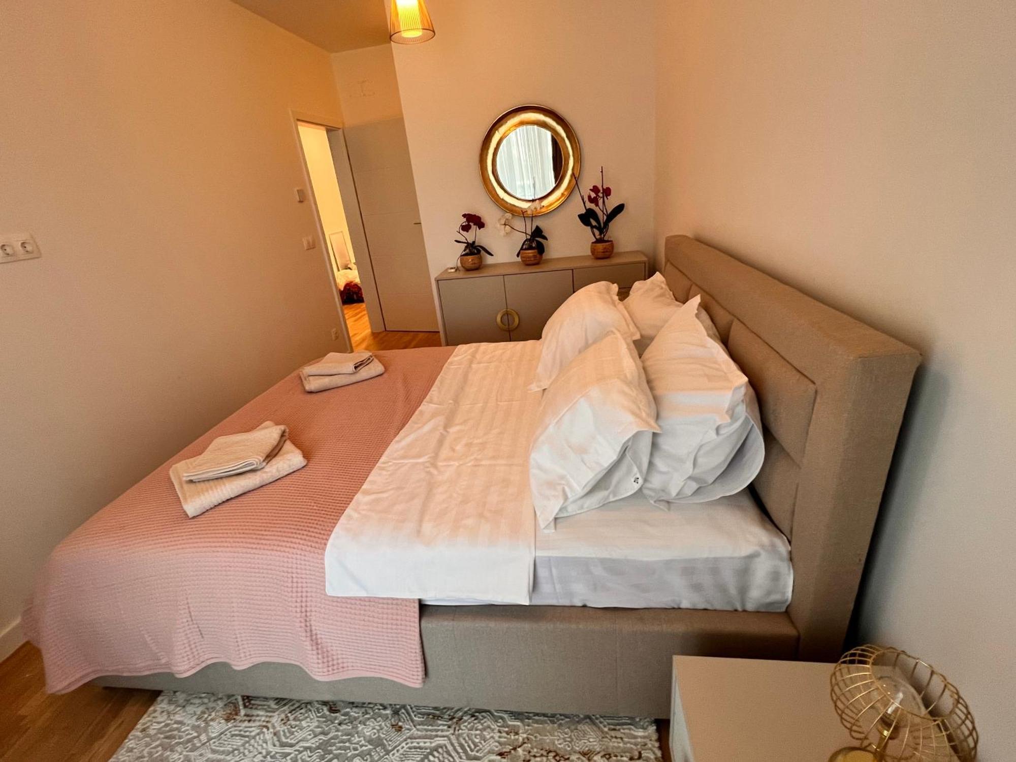 Cosy Stay Bucarest Esterno foto