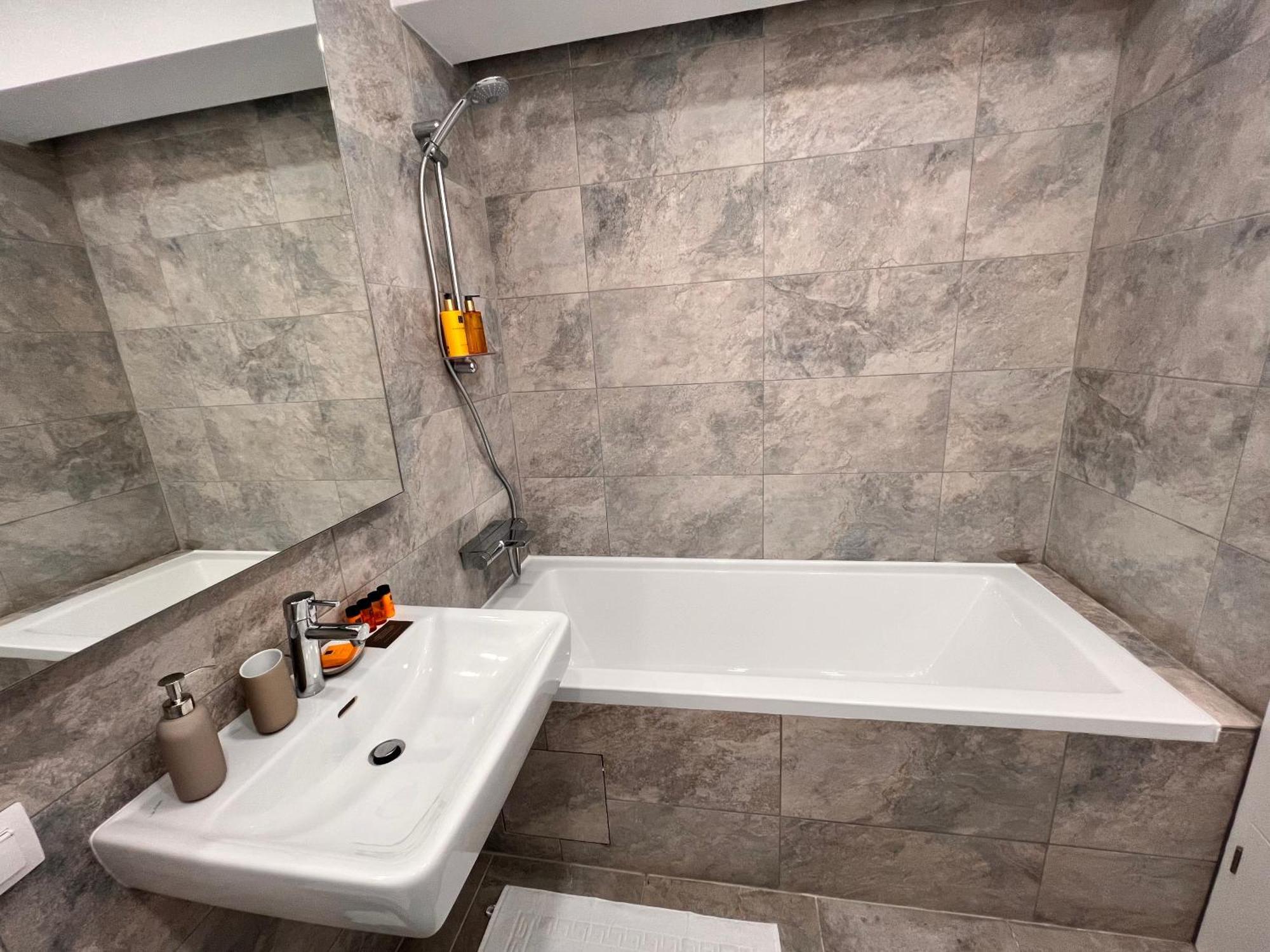 Cosy Stay Bucarest Esterno foto