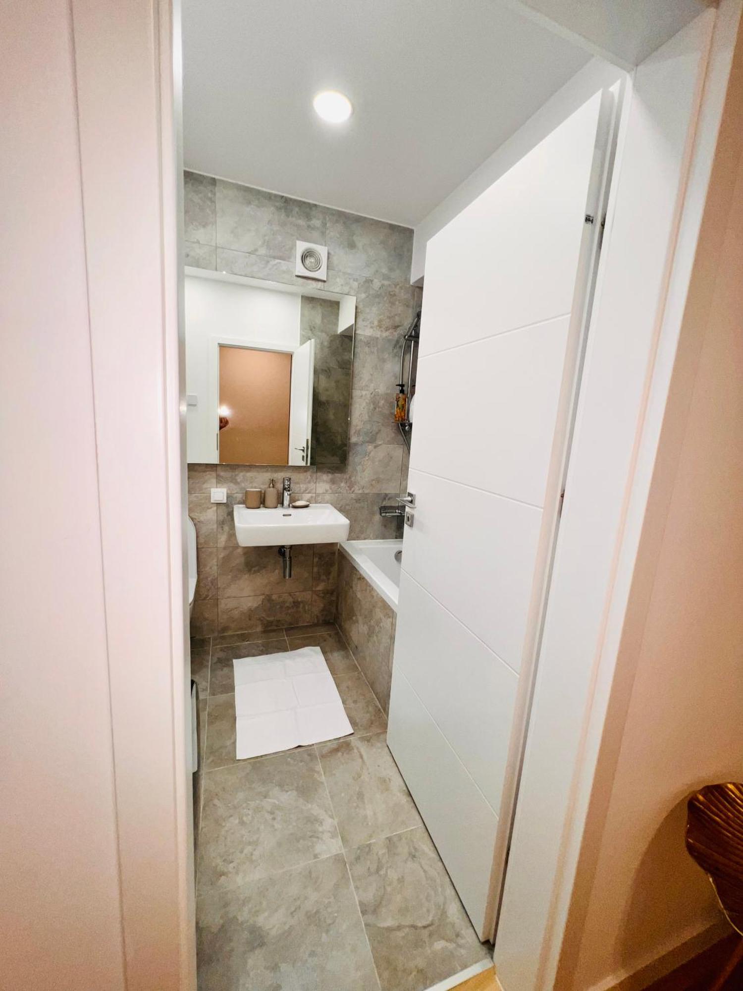 Cosy Stay Bucarest Esterno foto